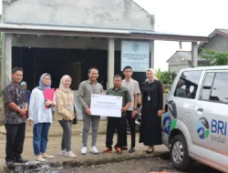 BRI Salurkan Bantuan Ambulans untuk Yayasan Sahabat Pagaralam