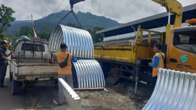 Material Armco Jembatan Garuda Mulai Tiba, Percepat Pembangunan TMMD Reguler Ke-128 Kodim 0702/Purbalingga