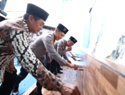 Sambut Hari Bhayangkara ke-80, Kapolda Sumsel Resmikan 50 Sumur Bor di 17 Polres dan Bagikan 500 Paket Baksos kepada Masyarakat
