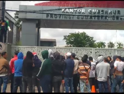 Koalisi Aktivis Revolusioner Sumatera Selatan (KARSS) gelar aksi demo di Halaman Kantor Gubernur