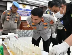 Kapolres Aceh Timur Periksa Ponsel Anggota dan Gelar Tes Urine Acak, Tegaskan Tak Ada Ruang bagi Pelanggar Disiplin
