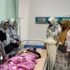 Jiwa Korsa Tak Pernah Padam, Rombongan Dian Kemala Beri Support Moral untuk Rekan yang Terbaring Sakit