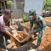 Berjibaku di Galian Septic Tank, Satgas TMMD ke-129 Kodim 0102/Pidie dan Warga Wujudkan Sanitasi Layak untuk Masyarakat