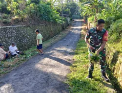 Pererat Kebersamaan, Babinsa Desa Tembalang Ajak Warga Kerja Bakti Jumat Bersih
