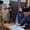 Bupati Pidie Ambil Sumpah Jabatan 17 Pejabat, 2 Sekaligus Terima SK Plt