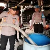 Krisis Air Bersih, Polsek Metro Selatan Hadir Bantu Warga Terdampak Kekeringan