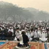 RIBUAN WARGA PONTIANAK GELAR SALAT ISTISQA, BERDOA AGAR HUJAN TURUN DAN KABUT ASAP SEGERA BERLALU
