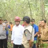 Bupati OKU Tinjau Langsung Karhutla Di Kelurahan Sekarjaya Baturaja Timur