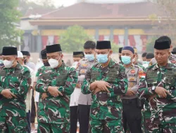 Upaya Menghadapi Karhutla, Korem 121/Abw Bersama Pemerintah Daerah dan Ribuan Masyarakat Kabupaten Sintang Gelar Sholat Istisqa