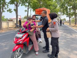 Polsek Metro Selatan Tebar Kebaikan Lewat Jumat Peduli, 50 Nasi Kotak Dibagikan