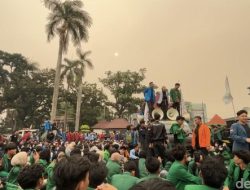 15 Kampus Geruduk Kantor Gubernur Sumsel, Mahasiswa Kecewa Herman Deru Tak di Tempat