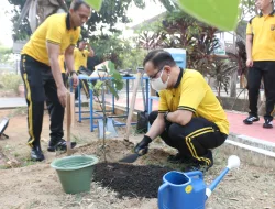 Wakapolda Sumsel Pimpin Aksi Green Policing, Kolam Pakri Dibersihkan dan Ditanami Pohon